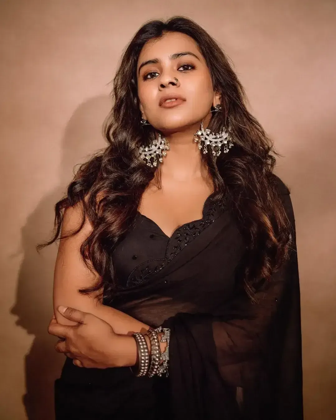 SOUTH INDIAN ACTRESS HEBAH PATEL IMAGES IN BLACK SAREE 6